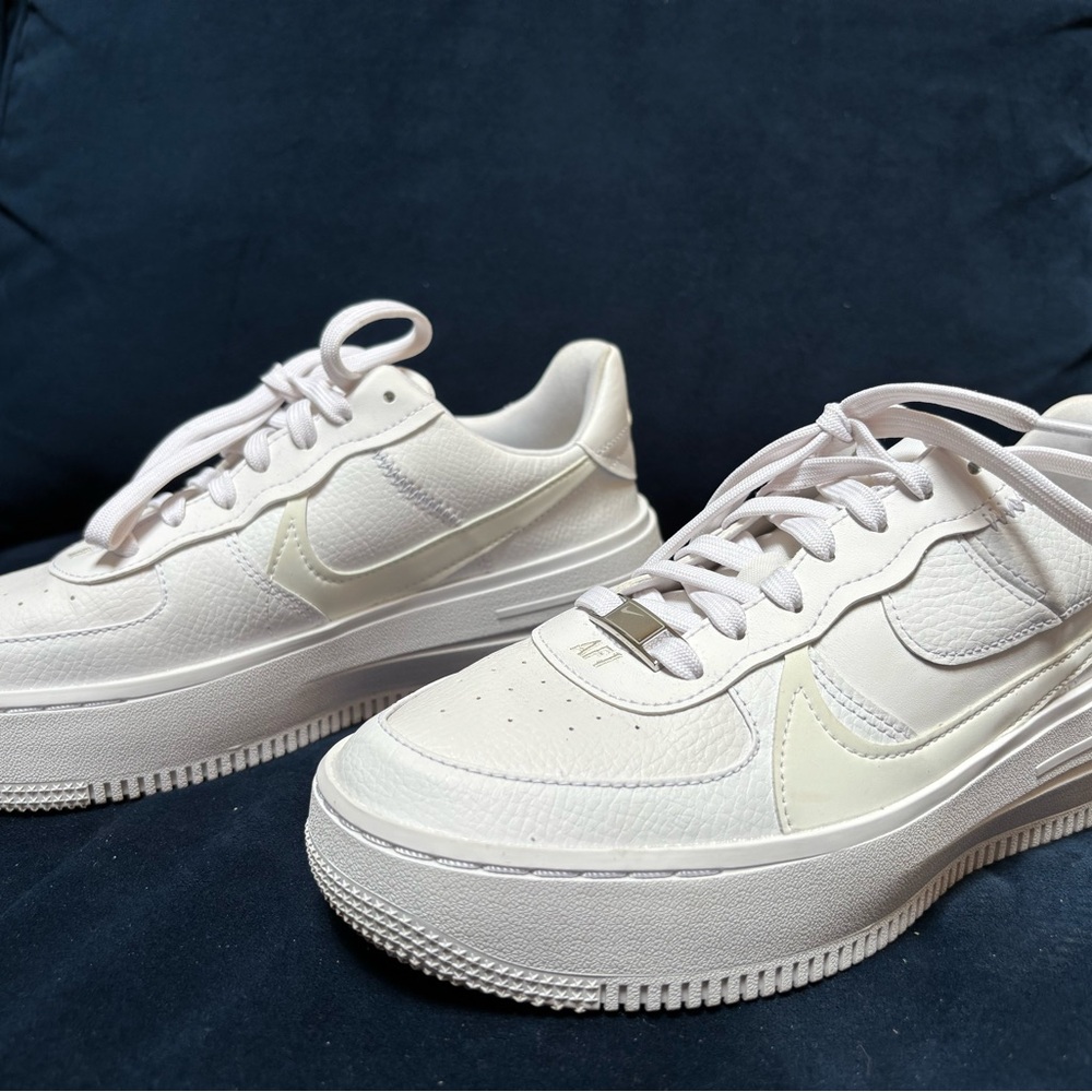 NEVER WORN Nike White Air Force 1 Sneakers Classic Low-Top